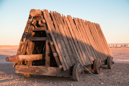 Reconstruction of a medieval battering  ramの写真素材｜ストックフォト、写真素材のstock.foto(ストックドットフォト)