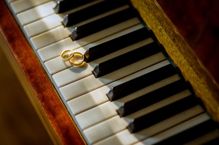 Wedding gold rings on the piano. Closeup. Love concept. Bride and groom accessories. Happy dayの写真素材