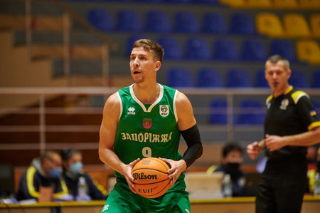 KHARKIV, UKRAINE - NOVEMBER 27, 2020: The match of Ukrainian Basketball Superleague. Kharkivski Sokoly - BK Zaporizhzhiaのeditorial素材
