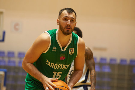 KHARKIV, UKRAINE - NOVEMBER 27, 2020: The match of Ukrainian Basketball Superleague. Kharkivski Sokoly - BK Zaporizhzhiaのeditorial素材