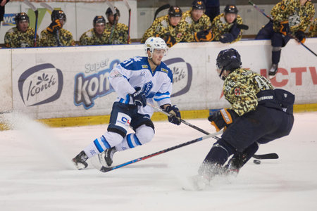 KHARKIV, UKRAINE - DECEMBER 9, 2021: The hockey match of Ukrainian hockey league Rulav Oddr vs Sokilのeditorial素材