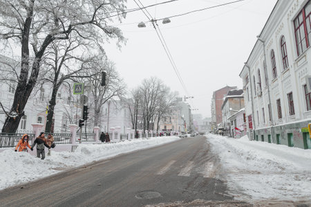 KHARKIV, UKRAINE - JANUARY 10, 2017: Snow on the streets of Kharkov. City winter landscape.のeditorial素材