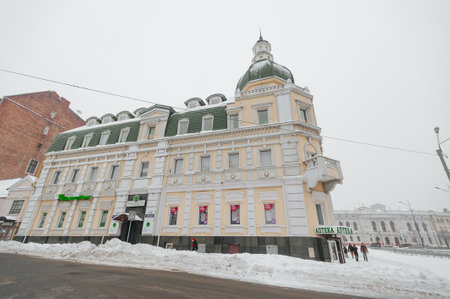 KHARKIV, UKRAINE - JANUARY 10, 2017: Snow on the streets of Kharkov. City winter landscape.のeditorial素材