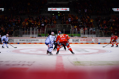 DUSSELDORF, GERMANY - DECEMBER 4, 2022: Hockey match DEL Duesseldorfer EG - Swenninger Wild Winsのeditorial素材