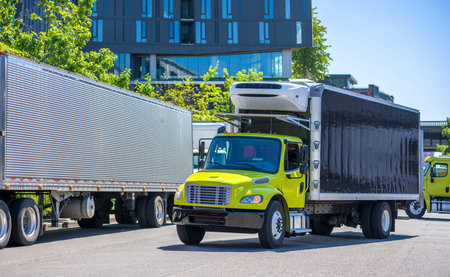 Medium duty professional freight powerful rigs industrial diesel semi trucks with refrigerated box...