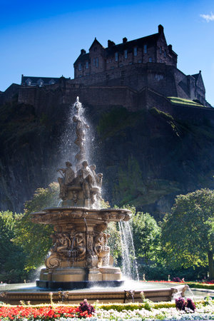 Edinburgh Castle with sunlight through Ross Fountainのeditorial素材