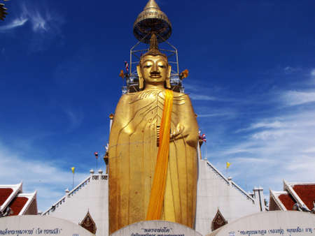 Bangkok, Thailand, September 9, 2015: 32 meter tall Buddha at Wat Intharawihan in Bangkok, Thailandのeditorial素材