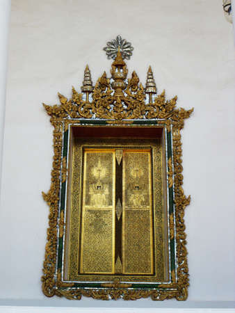 Bangkok, Thailand, September 9, 2015: A golden window at Wat Intharawihan in Bangkok, Thailandのeditorial素材