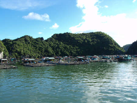 Ha Long Bay, Vietnam, June 23, 2016: Floating fishing village in Ha Long Bay. Vietnamのeditorial素材