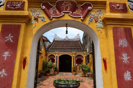 Hoi An, Vietnam, October 10, 2021: Detail of the main entrance door of the Hy Hoa temple in Hoi An, Vietnamのeditorial素材