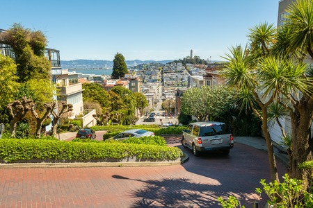 SAN FRANCISCO, USA - March 30, 2019: Lombard Street, known as crooked street in San Francisco, California. USAのeditorial素材