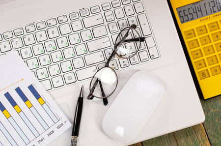 Business Objects office expanded in composition on a table