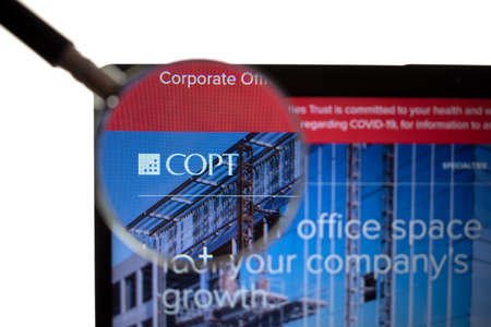 Gorzow Wielkopolski, Poland - 13 Juli 2021: Illustrative Editorial of Corporate Office Properties Trust website homepage. Corporate Office Properties Trust logo on display screenのeditorial素材