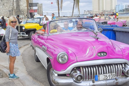 HAVANA, CUBA - JANUARY 04, 2018: A retro classic American carのeditorial素材