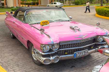 VARADERO, CUBA - JANUARY 05, 2018: Classic pink Cadillac retro carのeditorial素材