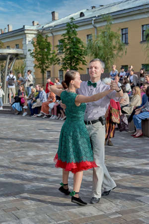 Dancing couples in the city park, summer Petersburgのeditorial素材