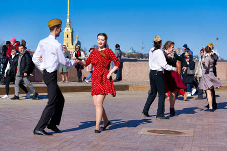 St. Petersburg, Russia - May 09, 2021: Couples dancing on Victory Day on St. Petersburg Squareのeditorial素材