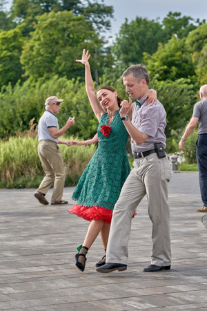 Dancing couples in the city park, summer Petersburgのeditorial素材