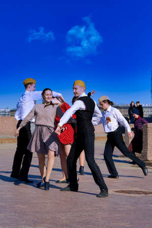Couples dancing on Victory Day on St. Petersburg Squareのeditorial素材