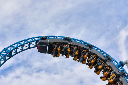 People ride attractions in the city park in St. Petersburgのeditorial素材