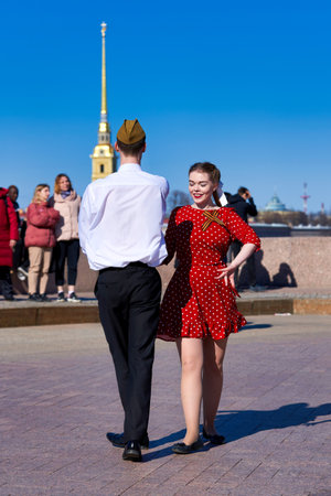 Couples dancing on Victory Day on St. Petersburg Squareのeditorial素材