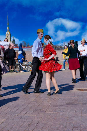 Couples dancing on Victory Day on St. Petersburg Squareのeditorial素材