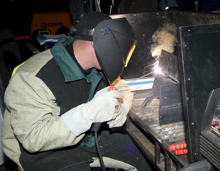 The welder in the protective form in operation runtimeの写真素材