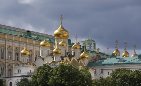 View on Moscow Kremlin complex of churches on against cloudy sky.のeditorial素材