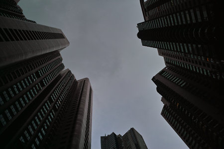 Urban districts of Hong Kong at night. Skyscrapers, heavy dilapidated houses, all mixed up. Hong Kong Special Administrative Region of the People's Republic of China, is a city on the southern coast of China at the Pearl River Estuary and the South China のeditorial素材