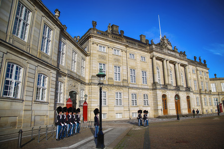 COPENHAGEN, DENMARK - AUGUST 15, 2016: Danish Royal Life Guards on the central plaza of Amalienborg palace, home of the Danish Royal family in Copenhagen, Denmark on August 15, 2016.のeditorial素材
