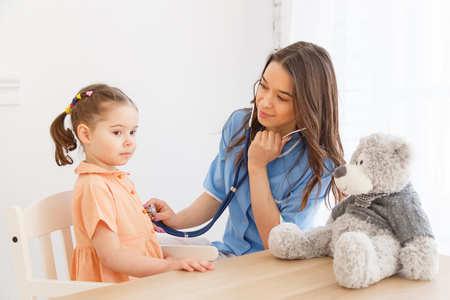 Little girl at a pediatricians appointmentの写真素材