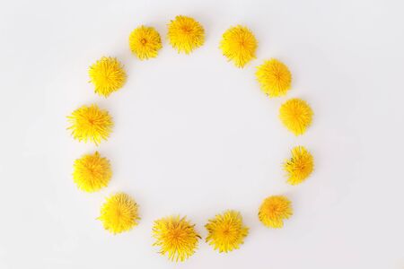 Round frame made of dandelions flowers. Summer concept, top view, flat layの写真素材