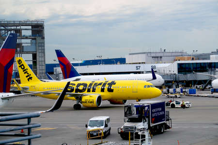 Spirit Airlines. The plane taxis to the runway. Sea-Tac Airport (Seattle-Tacoma). August 2019.のeditorial素材