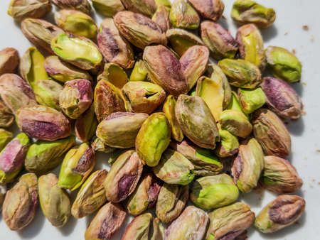 peeled pistachios isolated on white backgroundの写真素材