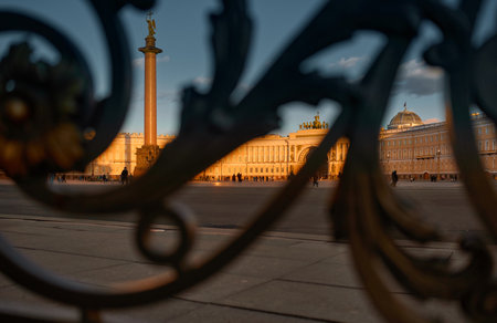 Russia, St. Petersburg, The Palace Square through the ancient wrought-iron railings during sunset, the Alexandrian Column, the Arch of the General Staffの写真素材