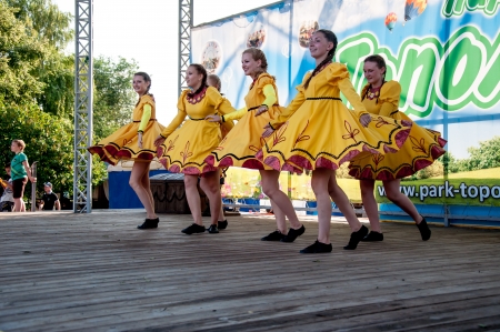 Dance on the Ivan Kupala day celebrationのeditorial素材