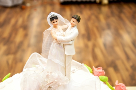 Decorating a wedding cakeの写真素材