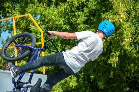 The city of Orenburg, Orenburg oblast, Russia, August 16, 2013. Workout fans of bike trialのeditorial素材