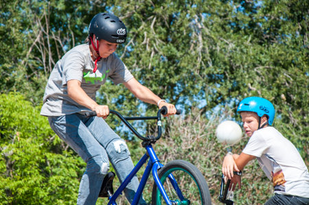 The city of Orenburg, Orenburg oblast, Russia, August 16, 2013. Workout fans of bike trialのeditorial素材