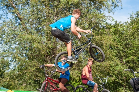 The city of Orenburg, Orenburg oblast, Russia, August 16, 2013. Workout fans of bike trialのeditorial素材