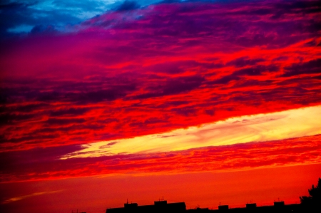 Morning sunrise over the sleeping city, dawn, city of Orenburg, Southern Ural, Russiaの写真素材