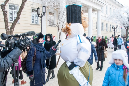 ORENBURG, ORENBURG region, RUSSIA, December 30, 2013 year. New year competition of snowmenのeditorial素材