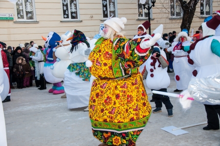 ORENBURG, ORENBURG region, RUSSIA, December 30, 2013 year. New year competition of snowmenのeditorial素材