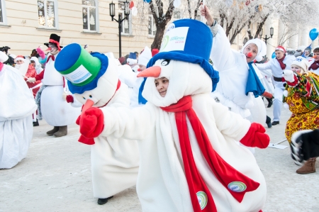 ORENBURG, ORENBURG region, RUSSIA, December 30, 2013 year. New year competition of snowmenのeditorial素材