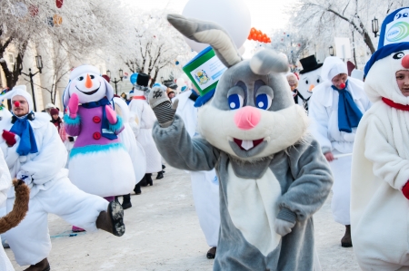 ORENBURG, ORENBURG region, RUSSIA, December 30, 2013 year. New year competition of snowmenのeditorial素材