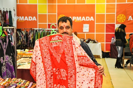 ORENBURG, ORENBURG region, RUSSIA, 14 February, 2013 year. The seller of the colonial goods from Indiaのeditorial素材