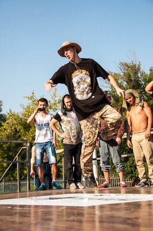 ORENBURG, ORENBURG region, RUSSIA, 16 August, 2014 year. Outdoor Youth Festival of hip hop culture (Street Life). Artist break danceのeditorial素材