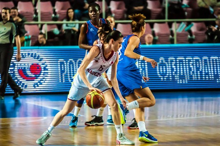 ORENBURG - 14 January: Match of the Euroleague Basketball FIBA womens "Nadezhda" (Orenburg region) - The Spanish team "Avenida" January 14, 2015 year in ORENBURG, ORENBURG region, RUSSIAのeditorial素材