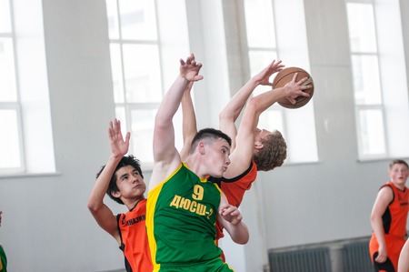 Orenburg, Russia - 15 May 2015: Boys play basketball for the Cup High School Basketball Leagueのeditorial素材