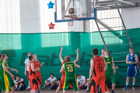 Orenburg, Russia - 15 May 2015: Boys play basketball for the Cup High School Basketball Leagueのeditorial素材